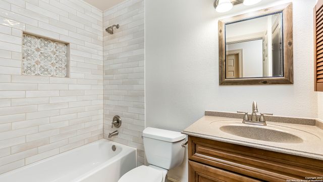 6815 Mickey Mantle, San Antonio, TX 78240