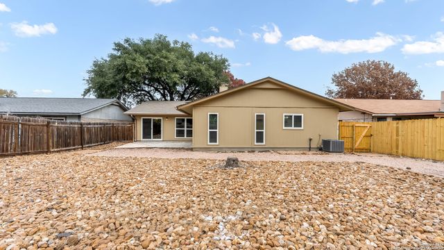6815 Mickey Mantle, San Antonio, TX 78240