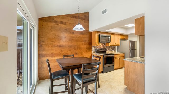 6815 Mickey Mantle, San Antonio, TX 78240