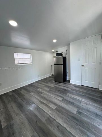 25 SW 10th Street 11, Dania Beach, FL 33004