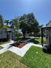 25 SW 10th Street 11, Dania Beach, FL 33004
