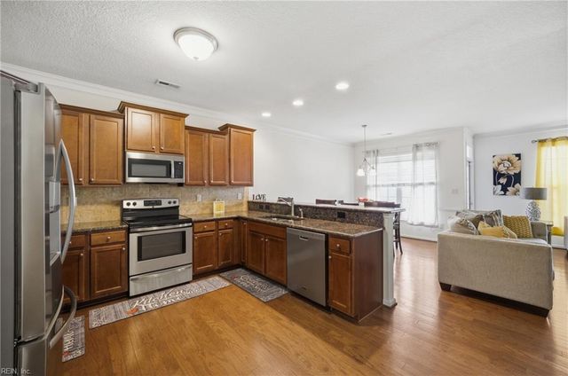 708 Tiffany Green CT, Chesapeake, VA 23320