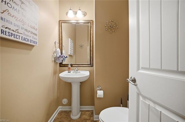 708 Tiffany Green CT, Chesapeake, VA 23320