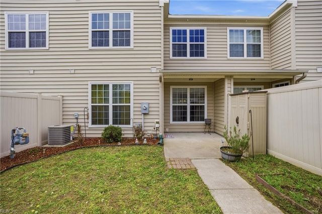 708 Tiffany Green CT, Chesapeake, VA 23320