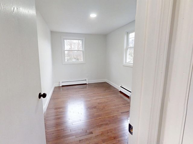 44-46 Willard St 44, Lowell, MA 01850