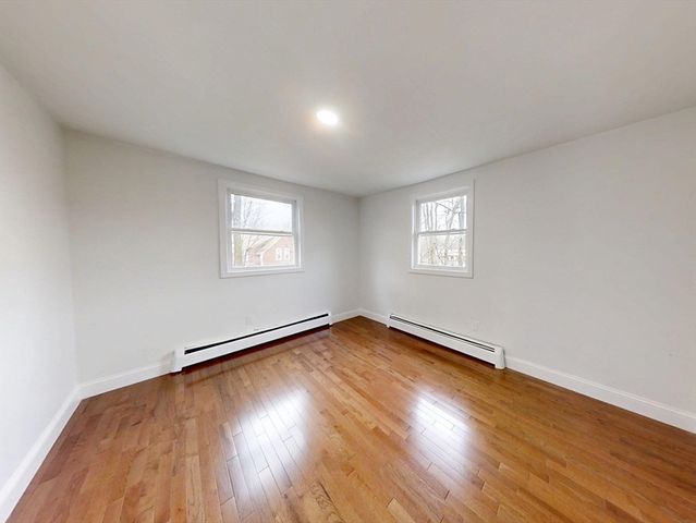 44-46 Willard St 44, Lowell, MA 01850