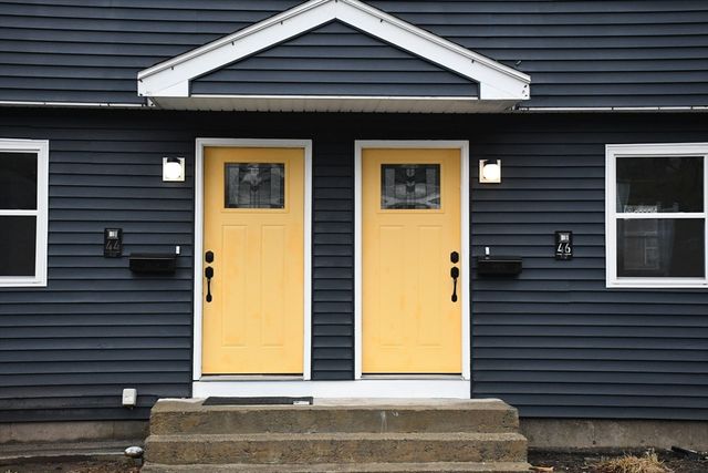 44-46 Willard St 44, Lowell, MA 01850
