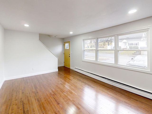 44-46 Willard St 44, Lowell, MA 01850