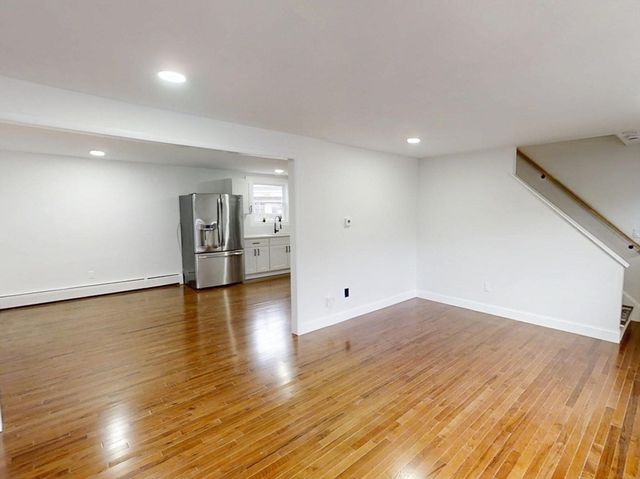 44-46 Willard St 44, Lowell, MA 01850