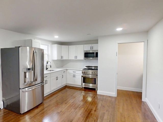 44-46 Willard St 44, Lowell, MA 01850