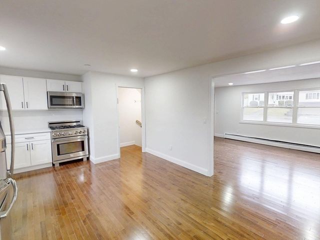 44-46 Willard St 44, Lowell, MA 01850