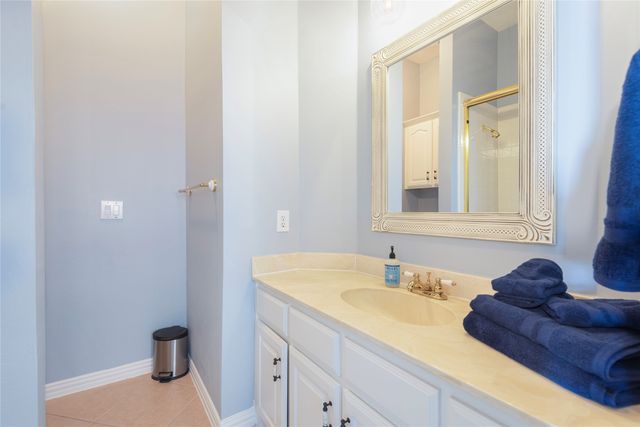 909 Hills Creek Drive, Mckinney, TX 75072