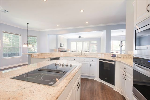 909 Hills Creek Drive, Mckinney, TX 75072
