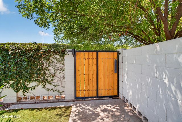 2677 E QUEEN CREEK Road, Gilbert, AZ 85297