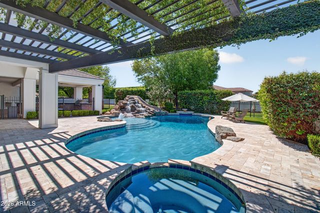 2677 E QUEEN CREEK Road, Gilbert, AZ 85297