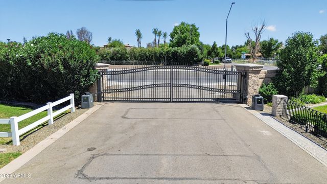 2677 E QUEEN CREEK Road, Gilbert, AZ 85297