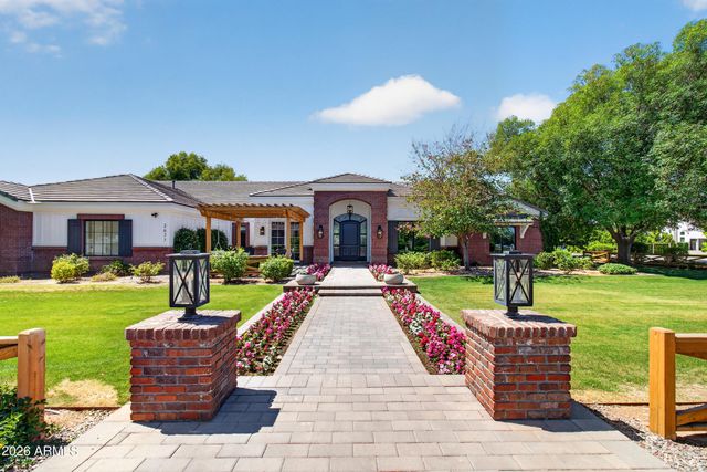 2677 E QUEEN CREEK Road, Gilbert, AZ 85297