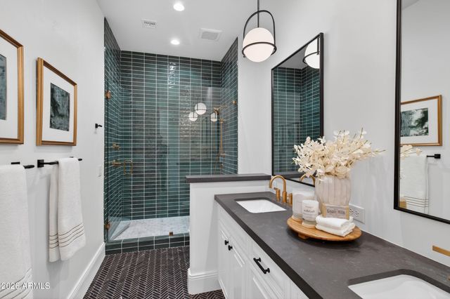 2677 E QUEEN CREEK Road, Gilbert, AZ 85297