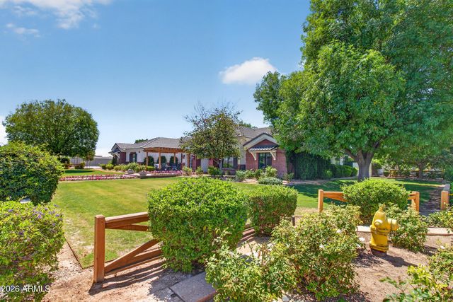 2677 E QUEEN CREEK Road, Gilbert, AZ 85297