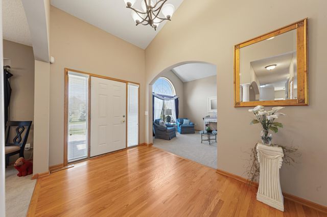 9756 211th Street W, Lakeville, MN 55044