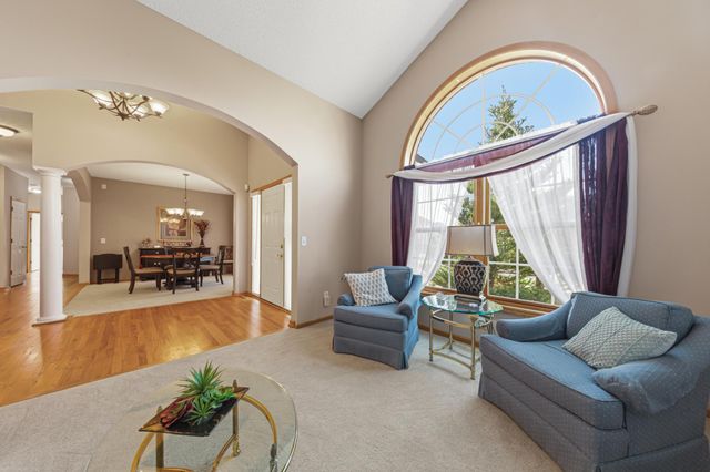 9756 211th Street W, Lakeville, MN 55044