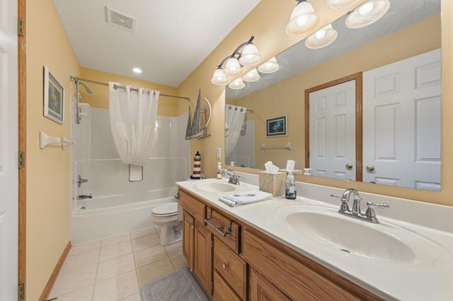 9756 211th Street W, Lakeville, MN 55044