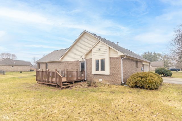 385 N Summerfield Drive, Greenfield, IN 46140