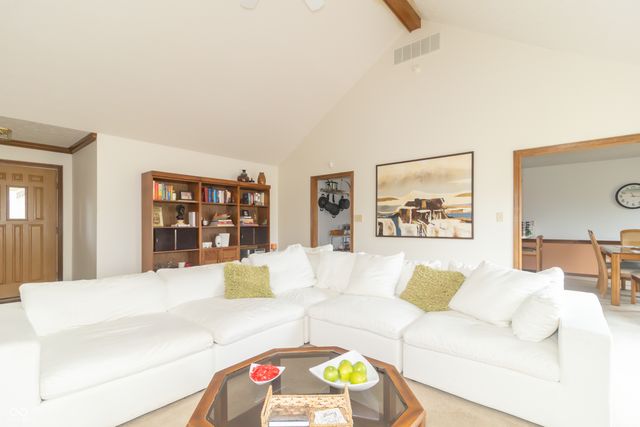 385 N Summerfield Drive, Greenfield, IN 46140