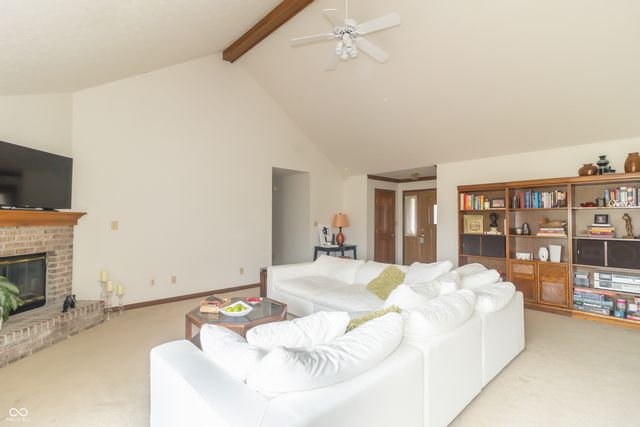 385 N Summerfield Drive, Greenfield, IN 46140