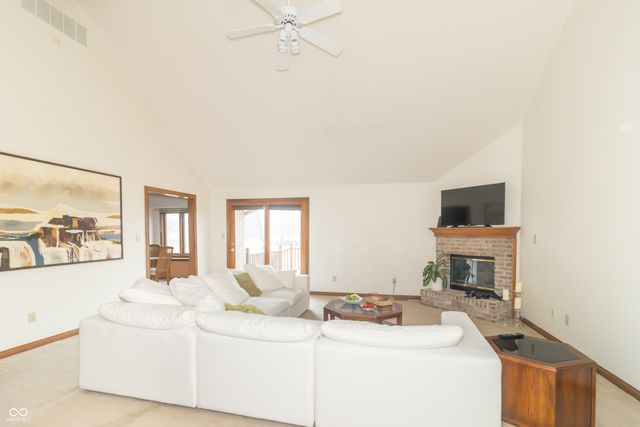 385 N Summerfield Drive, Greenfield, IN 46140