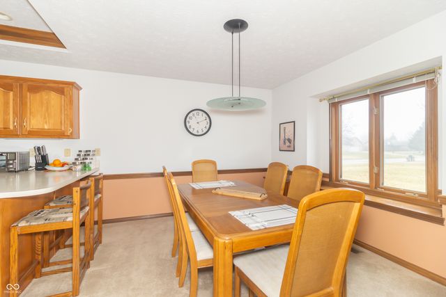 385 N Summerfield Drive, Greenfield, IN 46140