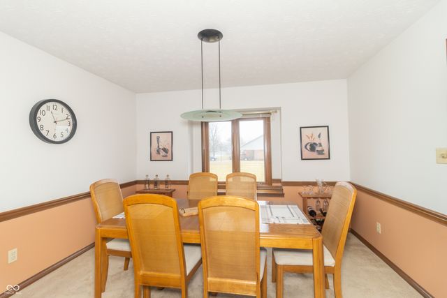 385 N Summerfield Drive, Greenfield, IN 46140