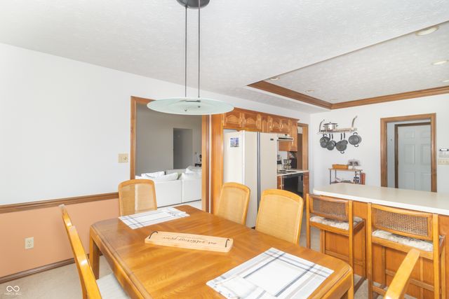 385 N Summerfield Drive, Greenfield, IN 46140