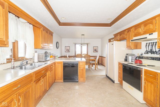 385 N Summerfield Drive, Greenfield, IN 46140