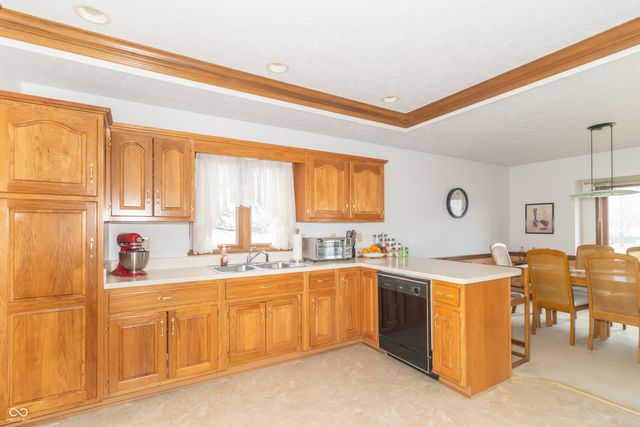 385 N Summerfield Drive, Greenfield, IN 46140