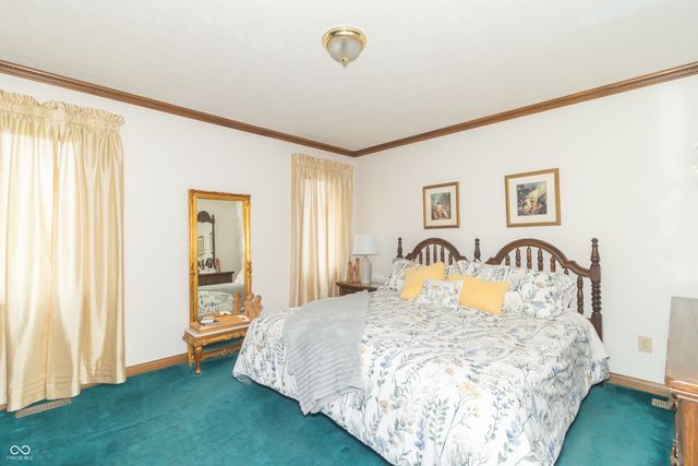 385 N Summerfield Drive, Greenfield, IN 46140