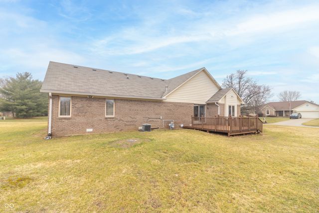 385 N Summerfield Drive, Greenfield, IN 46140