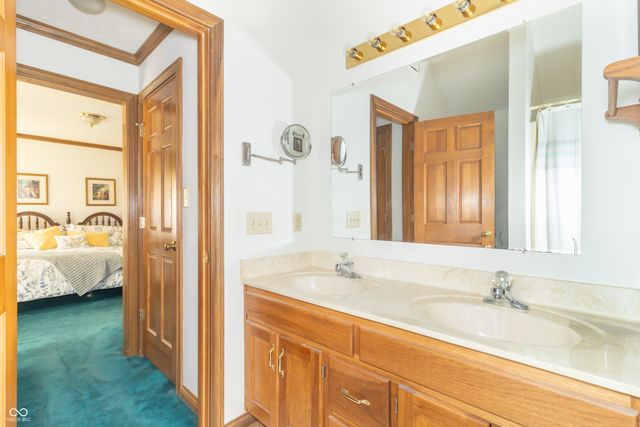 385 N Summerfield Drive, Greenfield, IN 46140