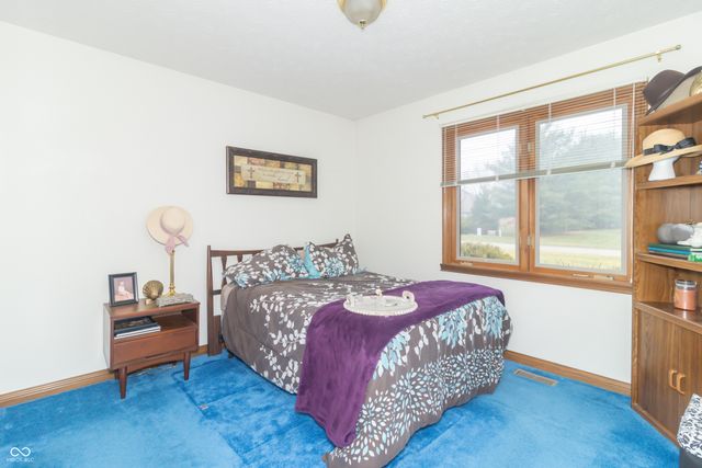 385 N Summerfield Drive, Greenfield, IN 46140