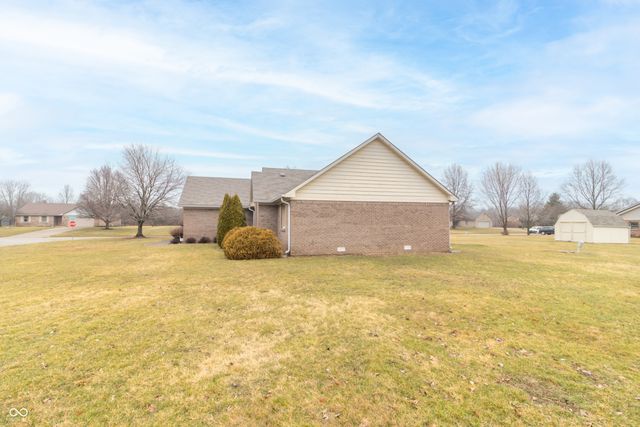 385 N Summerfield Drive, Greenfield, IN 46140