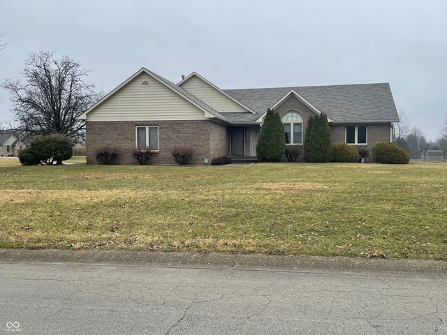 385 N Summerfield Drive, Greenfield, IN 46140