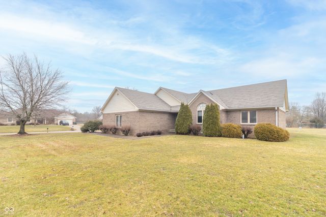 385 N Summerfield Drive, Greenfield, IN 46140