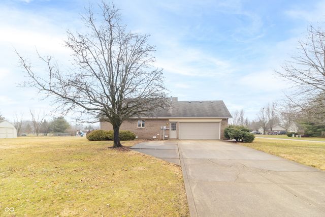 385 N Summerfield Drive, Greenfield, IN 46140