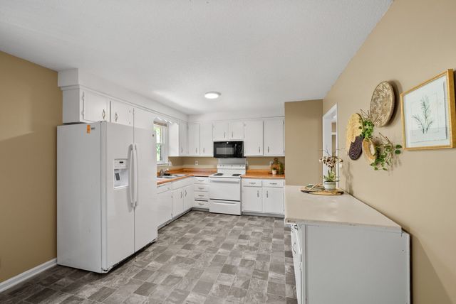 1849 Patricia Dr, Clarksville, TN 37040