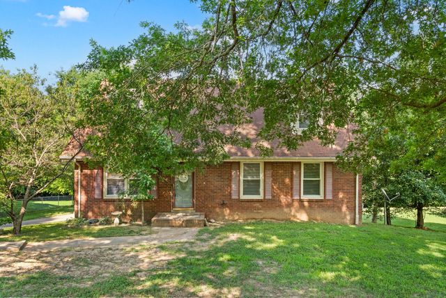 1849 Patricia Dr, Clarksville, TN 37040