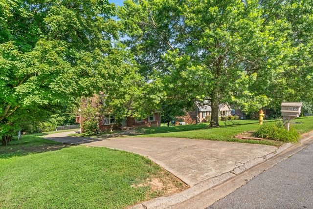 1849 Patricia Dr, Clarksville, TN 37040