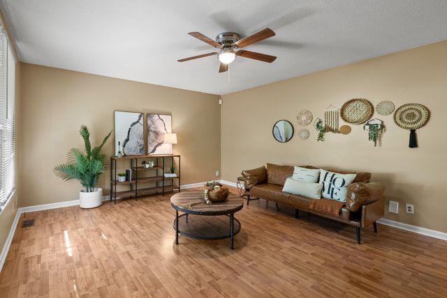 1849 Patricia Dr, Clarksville, TN 37040