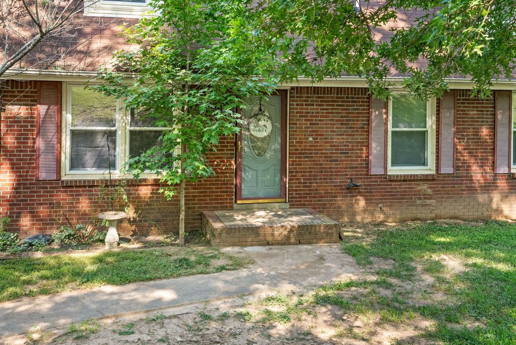 1849 Patricia Dr, Clarksville, TN 37040