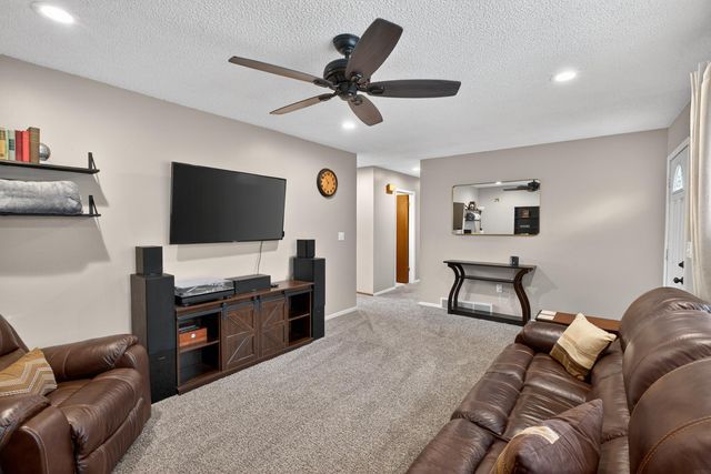 137 Vera Drive, Waterloo, IA 50701