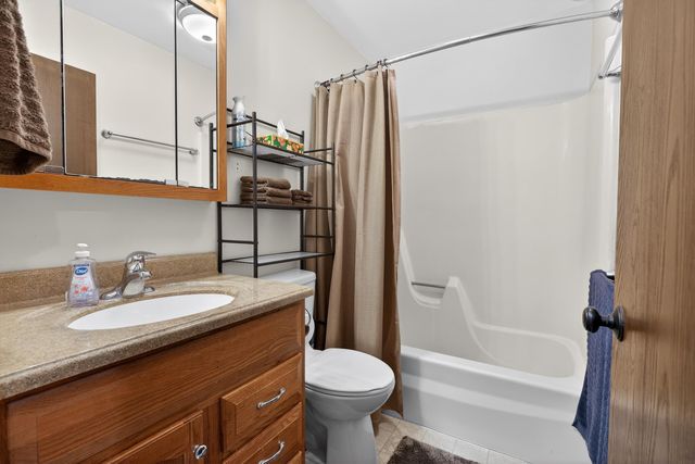 137 Vera Drive, Waterloo, IA 50701